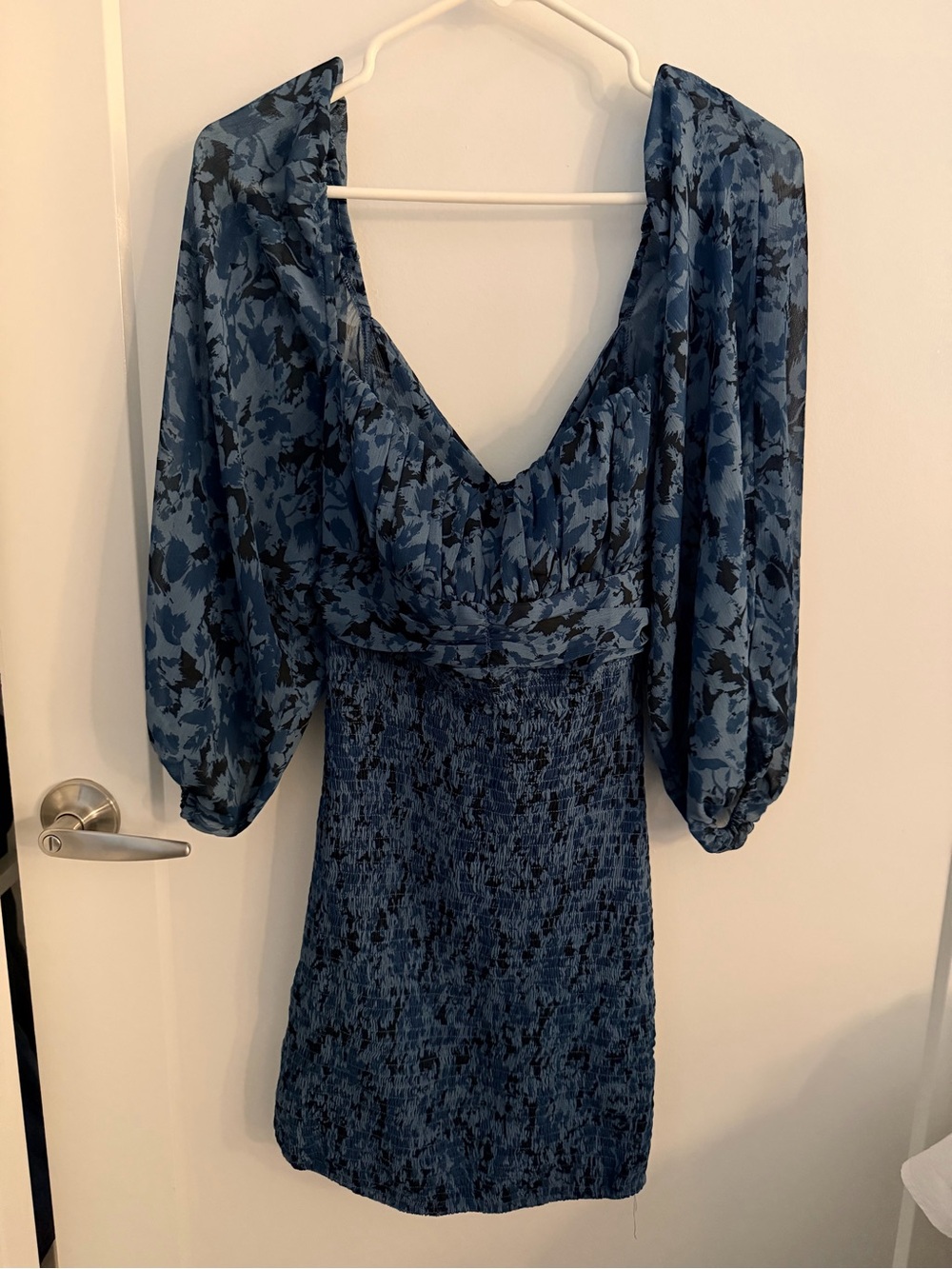 NWT Ava & Vous blue/black floral smocked mini dress, size L